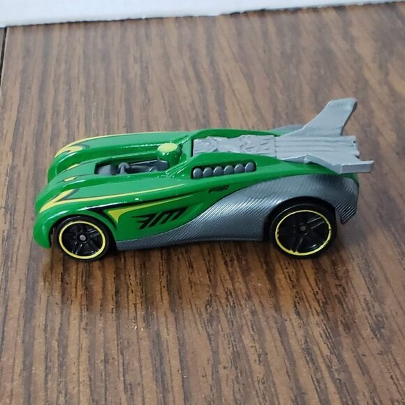 2012 Hot Wheels New Models 46/50 Eagle Massa Green w/ Yellow Stripe 46/247 - Picture 3 of 6